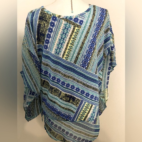 Multicolor Patterned Women's Top - Picture 13 of 16